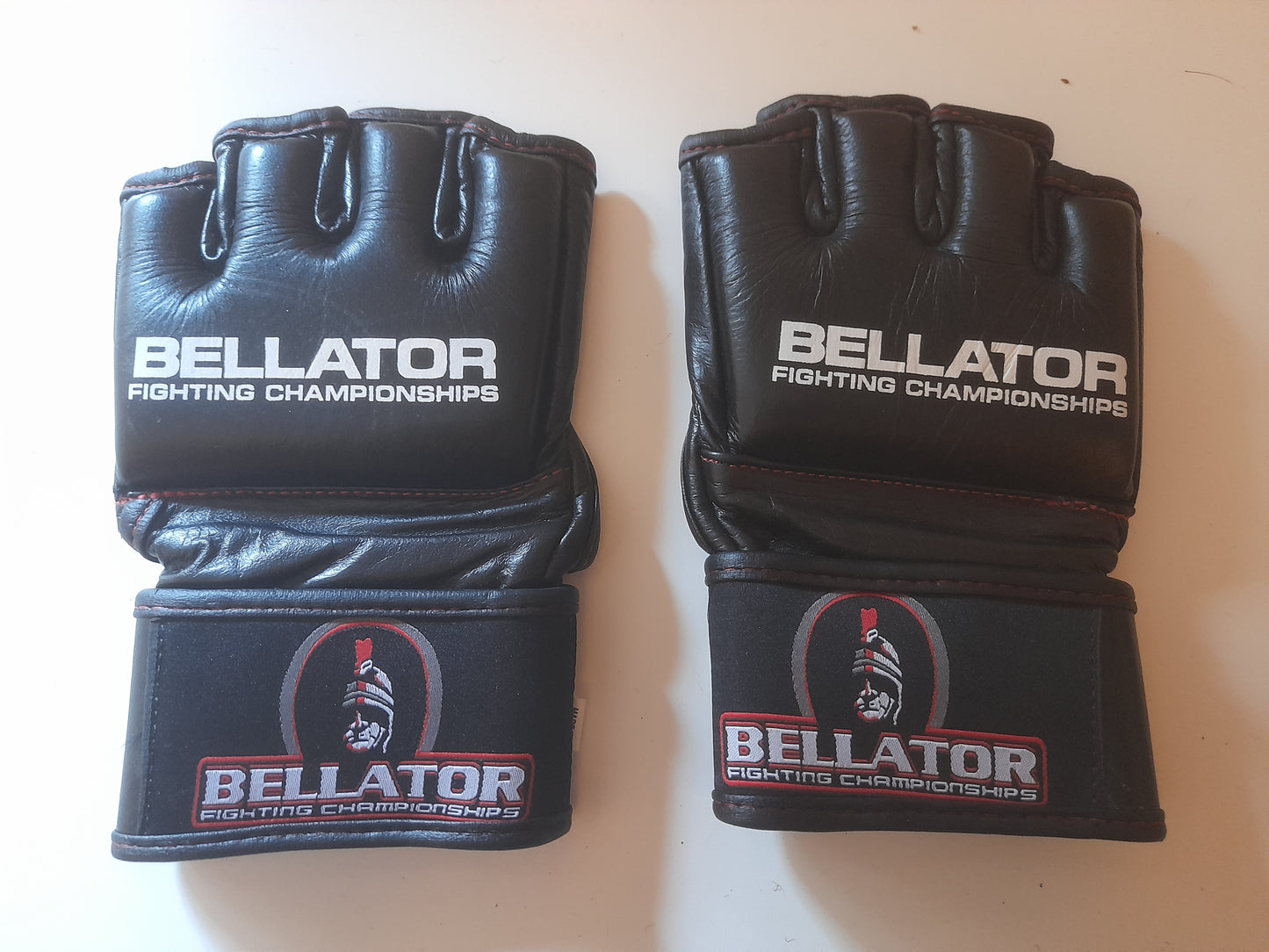 Bellator Fighting Championship MMA Fight Gloves - Version 1 - Black - Size S - Ouano