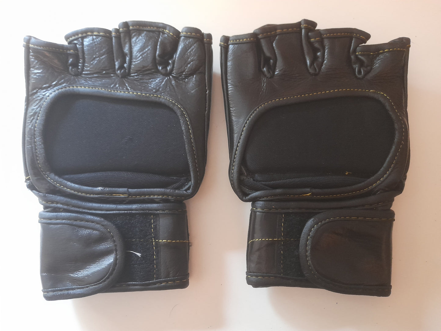 UFC Official MMA Fight Gloves - Version 4 - Ouano - Size XL