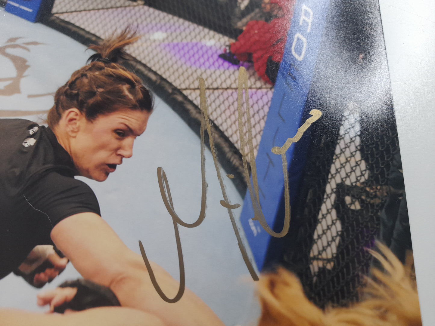 Gina Carano - Signed Photograph - 8x10 - [AUTOGRAPHED]