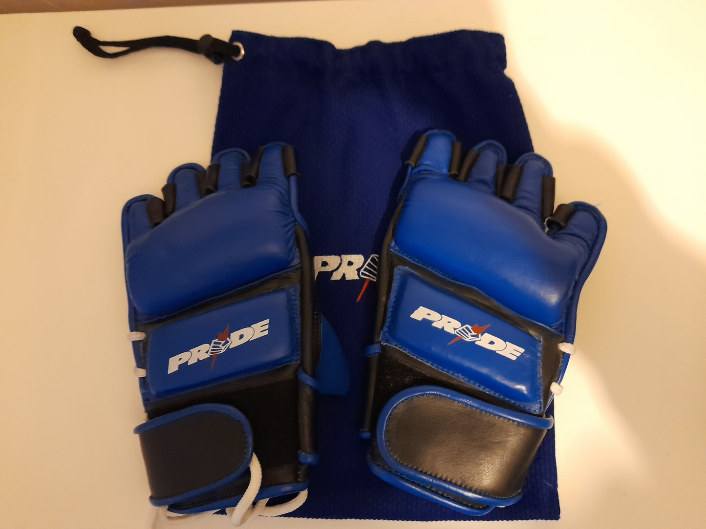 PRIDE FC Official MMA Fight Gloves - Redbolts - Blue - Size M - Ouano w/ Gi material Glove Bag