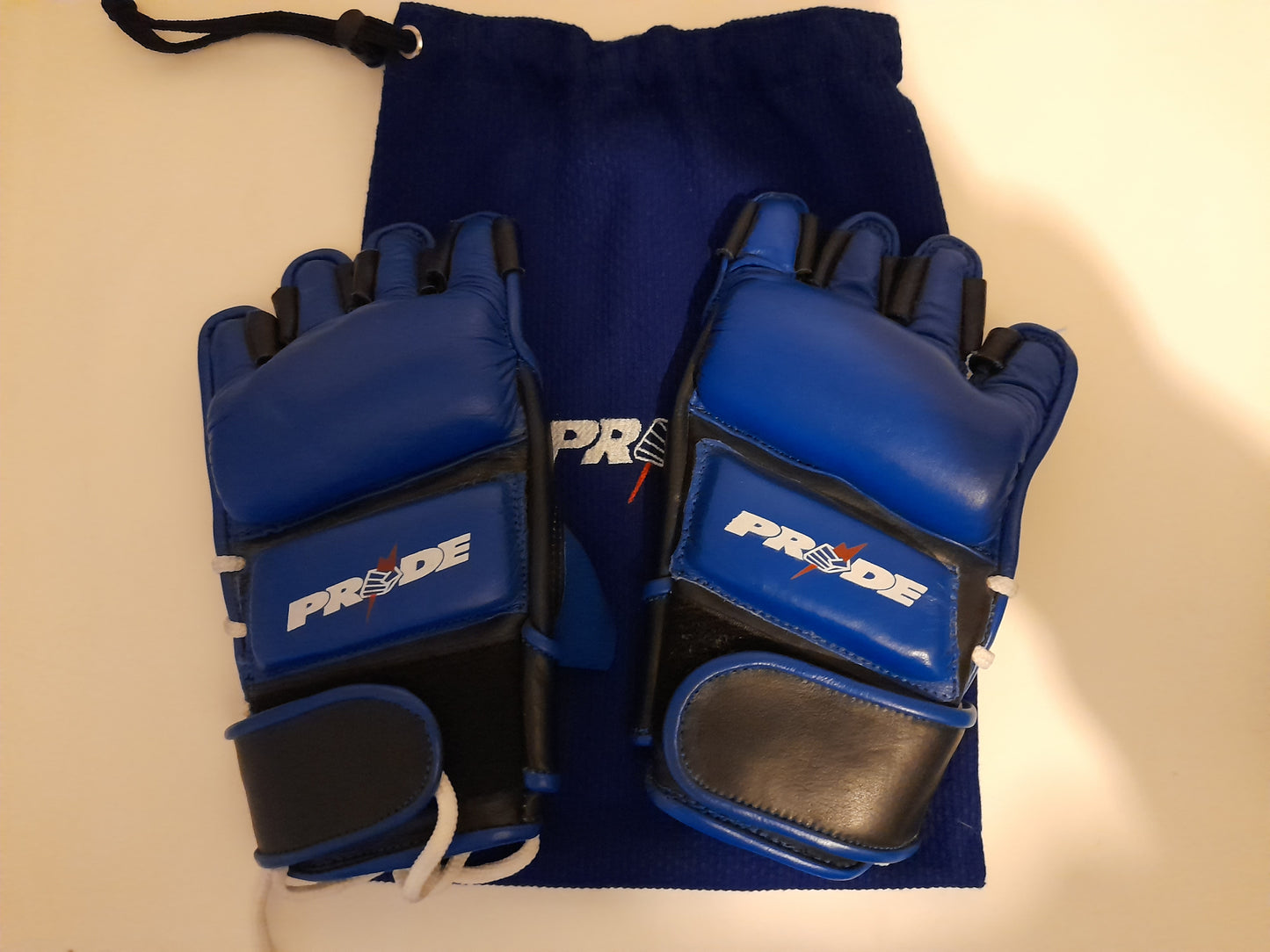 PRIDE FC Official MMA Fight Gloves - Redbolts - Blue - Size M - Ouano w/ Gi material Glove Bag